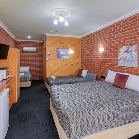 Elms Motor Inn Tumut Exterior foto