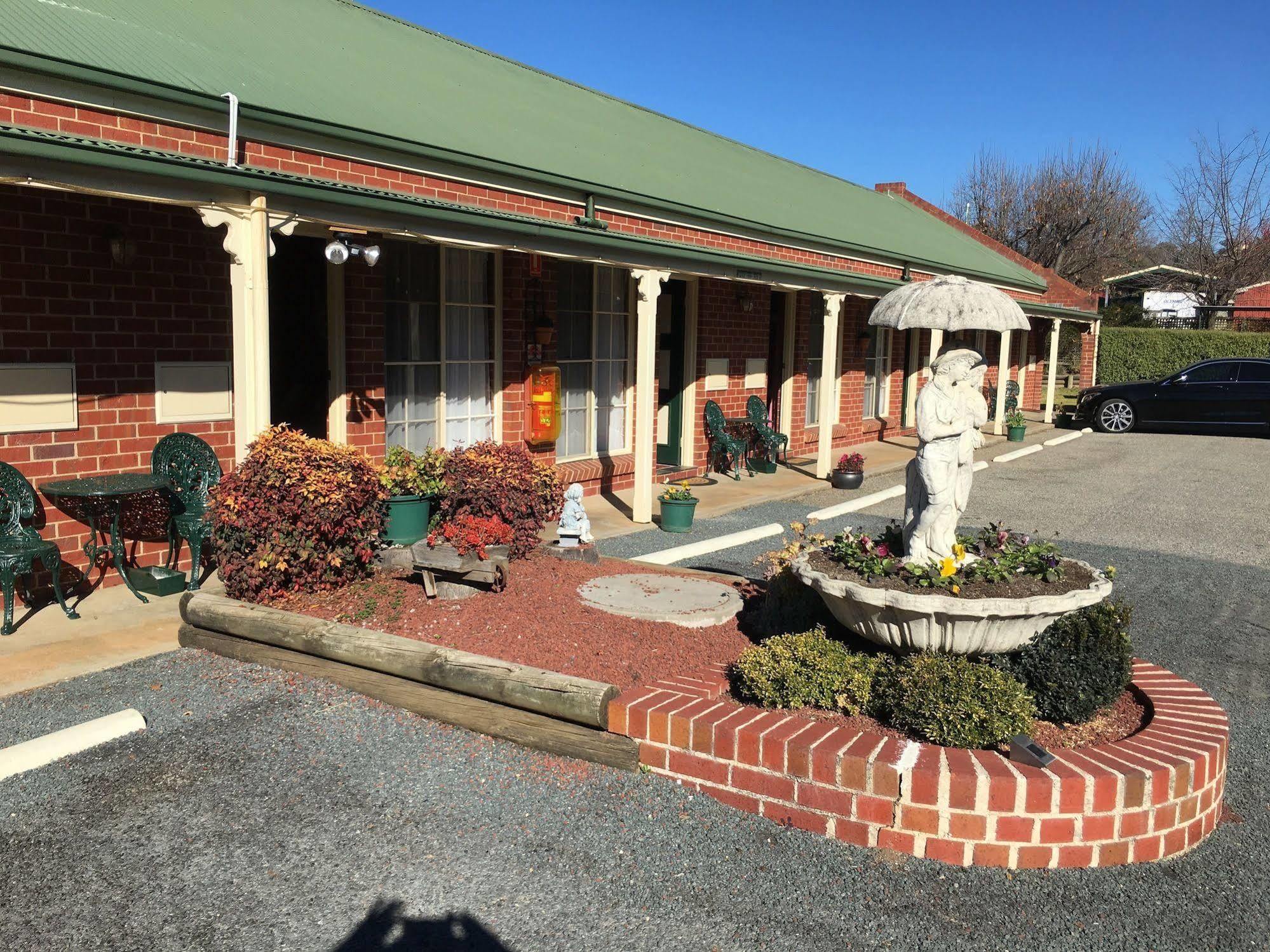 Elms Motor Inn Tumut Exterior foto